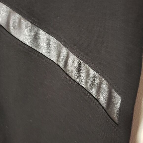 🦋3/$25 Lauren Vidal Small Black Cropped Leggings Faux Leather Details - Picture 4 of 9